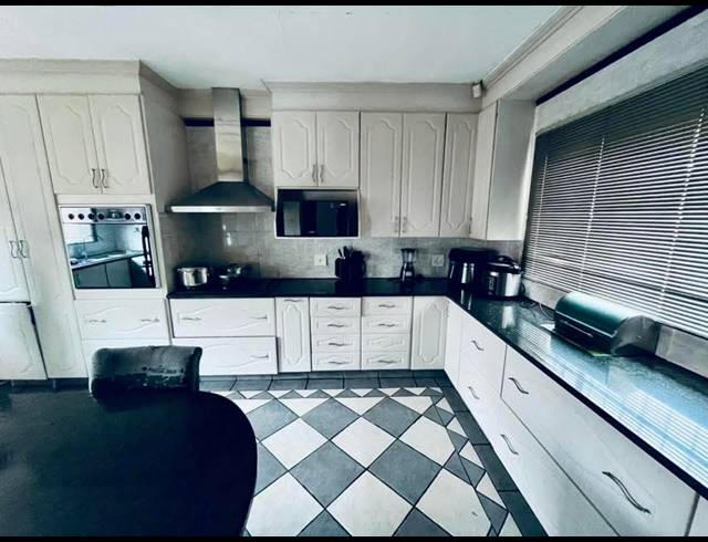 4 BEDROOM FREESTANDING FOR SALE IN BIRCHLEIGH NORTH